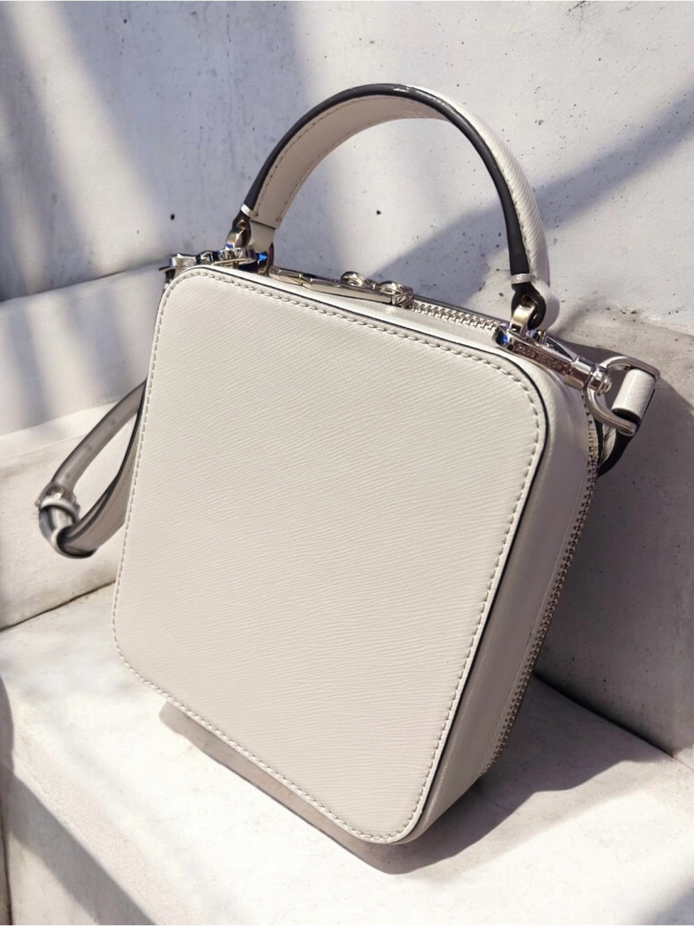 kate spade Daisy Vanity Bag - Picture 8 of 15